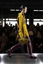 グッチ 2024年秋冬ウィメンズコレクション - 身体に立ち現れるエレガンス｜写真3