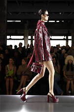 グッチ 2024年秋冬ウィメンズコレクション - 身体に立ち現れるエレガンス｜写真23