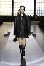 グッチ 2024年秋冬ウィメンズコレクション - 身体に立ち現れるエレガンス｜写真26