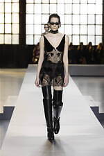 グッチ 2024年秋冬ウィメンズコレクション - 身体に立ち現れるエレガンス｜写真27