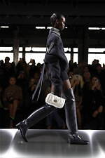 グッチ 2024年秋冬ウィメンズコレクション - 身体に立ち現れるエレガンス｜写真32