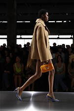 グッチ 2024年秋冬ウィメンズコレクション - 身体に立ち現れるエレガンス｜写真48