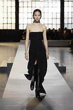 グッチ 2024年秋冬ウィメンズコレクション - 身体に立ち現れるエレガンス｜写真55