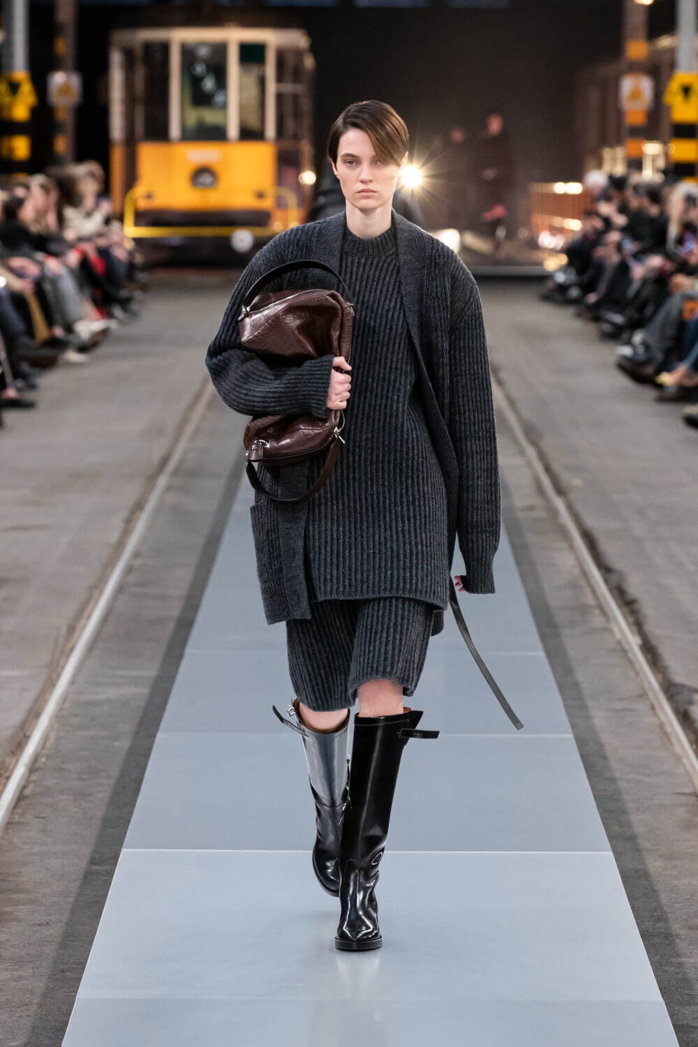 トッズ(TOD'S) 2024-25年秋冬ウィメンズ&メンズコレクション  - 写真20