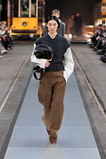 トッズ 2024-25年秋冬メンズ＆ウィメンズコレクション - マッテオ・タンブリーニによる初シーズン｜写真38