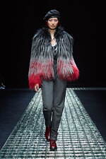 エンポリオ アルマーニ 2024年秋冬ウィメンズコレクション - 夜、あるいは光との対話｜写真1