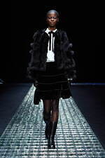 エンポリオ アルマーニ 2024年秋冬ウィメンズコレクション - 夜、あるいは光との対話｜写真22