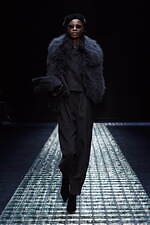 エンポリオ アルマーニ 2024年秋冬ウィメンズコレクション - 夜、あるいは光との対話｜写真25