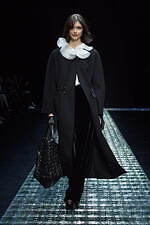 エンポリオ アルマーニ 2024年秋冬ウィメンズコレクション - 夜、あるいは光との対話｜写真26