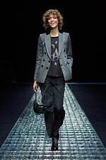 エンポリオ アルマーニ 2024年秋冬ウィメンズコレクション - 夜、あるいは光との対話｜写真32