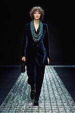 エンポリオ アルマーニ 2024年秋冬ウィメンズコレクション - 夜、あるいは光との対話｜写真36