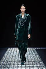 エンポリオ アルマーニ 2024年秋冬ウィメンズコレクション - 夜、あるいは光との対話｜写真37