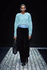 エンポリオ アルマーニ 2024年秋冬ウィメンズコレクション - 夜、あるいは光との対話｜写真41