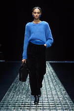 エンポリオ アルマーニ 2024年秋冬ウィメンズコレクション - 夜、あるいは光との対話｜写真42