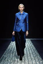 エンポリオ アルマーニ 2024年秋冬ウィメンズコレクション - 夜、あるいは光との対話｜写真44