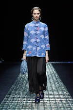 エンポリオ アルマーニ 2024年秋冬ウィメンズコレクション - 夜、あるいは光との対話｜写真49