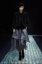 エンポリオ アルマーニ 2024年秋冬ウィメンズコレクション - 夜、あるいは光との対話｜写真52