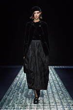 エンポリオ アルマーニ 2024年秋冬ウィメンズコレクション - 夜、あるいは光との対話｜写真53