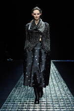 エンポリオ アルマーニ 2024年秋冬ウィメンズコレクション - 夜、あるいは光との対話｜写真57