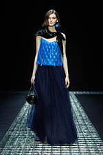 エンポリオ アルマーニ 2024年秋冬ウィメンズコレクション - 夜、あるいは光との対話｜写真64