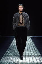 エンポリオ アルマーニ 2024年秋冬ウィメンズコレクション - 夜、あるいは光との対話｜写真70