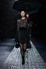 エンポリオ アルマーニ 2024年秋冬ウィメンズコレクション - 夜、あるいは光との対話｜写真75