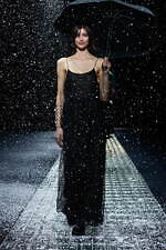 エンポリオ アルマーニ 2024年秋冬ウィメンズコレクション - 夜、あるいは光との対話｜写真77