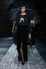 エンポリオ アルマーニ 2024年秋冬ウィメンズコレクション - 夜、あるいは光との対話｜写真79