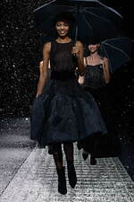 エンポリオ アルマーニ 2024年秋冬ウィメンズコレクション - 夜、あるいは光との対話｜写真80