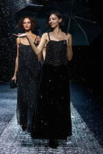 エンポリオ アルマーニ 2024年秋冬ウィメンズコレクション - 夜、あるいは光との対話｜写真81