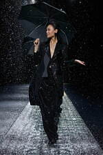 エンポリオ アルマーニ 2024年秋冬ウィメンズコレクション - 夜、あるいは光との対話｜写真83