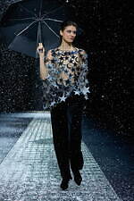 エンポリオ アルマーニ 2024年秋冬ウィメンズコレクション - 夜、あるいは光との対話｜写真85