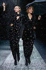 エンポリオ アルマーニ 2024年秋冬ウィメンズコレクション - 夜、あるいは光との対話｜写真86