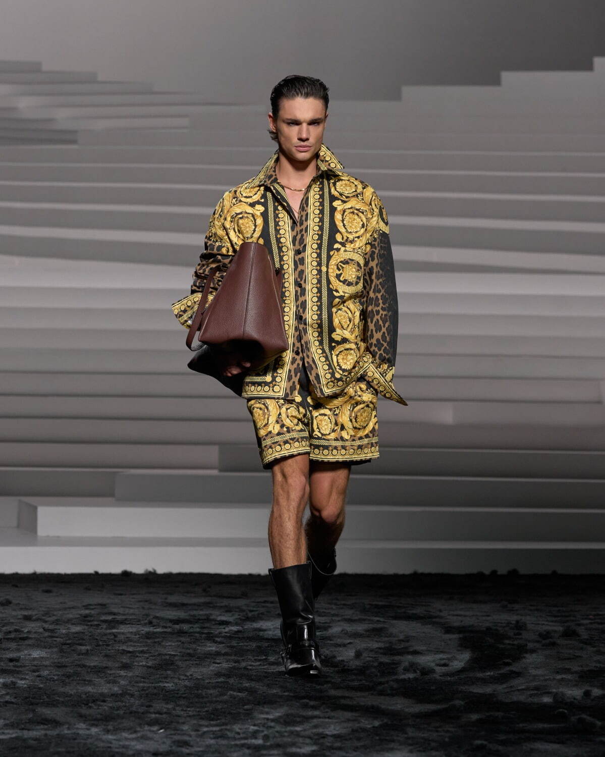 ヴェルサーチェ(VERSACE) 2024-25年秋冬ウィメンズ&メンズコレクション  - 写真32