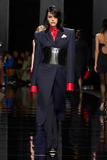 スポーツマックス 2024-25年秋冬コレクション - 美しくも退廃的なディーバに思いを馳せて｜写真12