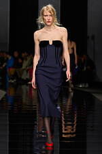 スポーツマックス 2024-25年秋冬コレクション - 美しくも退廃的なディーバに思いを馳せて｜写真13