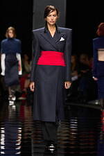 スポーツマックス 2024-25年秋冬コレクション - 美しくも退廃的なディーバに思いを馳せて｜写真17