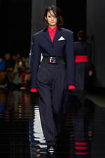 スポーツマックス 2024-25年秋冬コレクション - 美しくも退廃的なディーバに思いを馳せて｜写真19