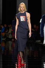 スポーツマックス 2024-25年秋冬コレクション - 美しくも退廃的なディーバに思いを馳せて｜写真22