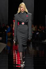 スポーツマックス 2024-25年秋冬コレクション - 美しくも退廃的なディーバに思いを馳せて｜写真26