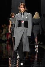 スポーツマックス 2024-25年秋冬コレクション - 美しくも退廃的なディーバに思いを馳せて｜写真28