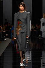 スポーツマックス 2024-25年秋冬コレクション - 美しくも退廃的なディーバに思いを馳せて｜写真30