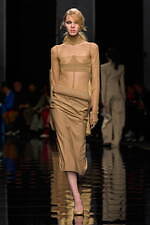 スポーツマックス 2024-25年秋冬コレクション - 美しくも退廃的なディーバに思いを馳せて｜写真39