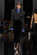 スポーツマックス 2024-25年秋冬コレクション - 美しくも退廃的なディーバに思いを馳せて｜写真47