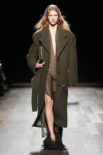 フェラガモ 2024-25年秋冬コレクション - 1920年代における自由の表現｜写真4