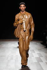 フェラガモ 2024-25年秋冬コレクション - 1920年代における自由の表現｜写真16