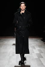 フェラガモ 2024-25年秋冬コレクション - 1920年代における自由の表現｜写真17