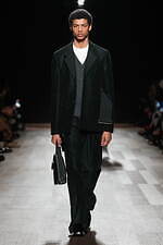 フェラガモ 2024-25年秋冬コレクション - 1920年代における自由の表現｜写真23