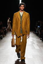 フェラガモ 2024-25年秋冬コレクション - 1920年代における自由の表現｜写真33