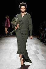 フェラガモ 2024-25年秋冬コレクション - 1920年代における自由の表現｜写真37